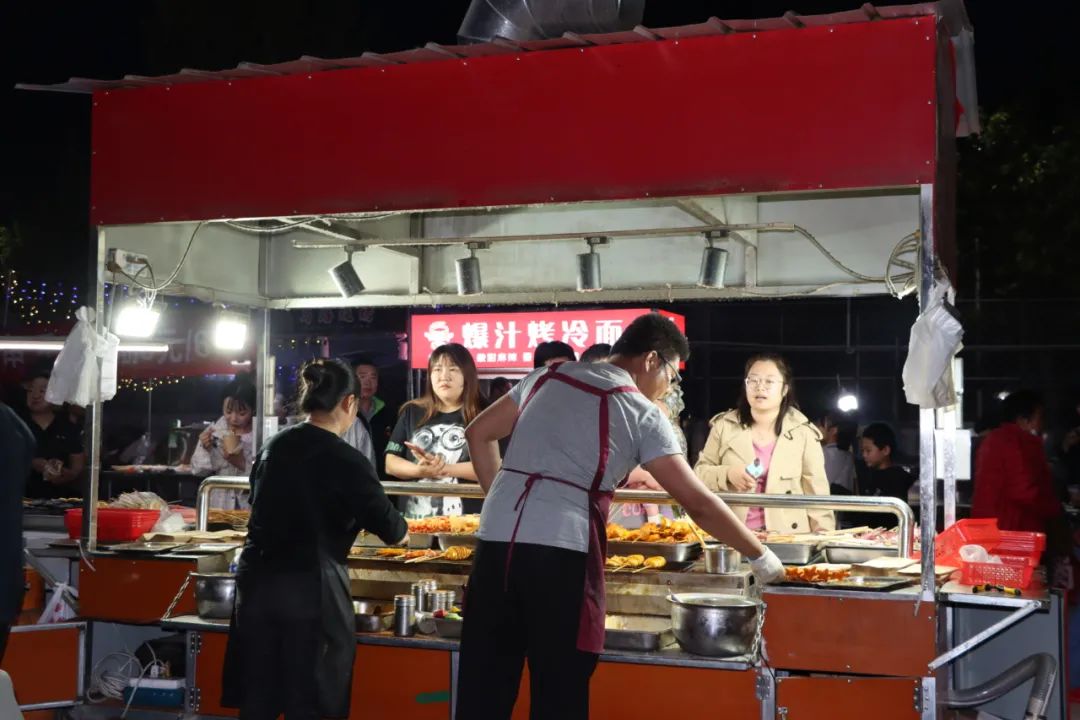 尉犁乡村夜市点亮村民增收路,夜市灯火点亮乡村振兴路