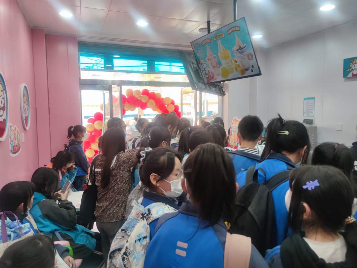 艾雪皇后加盟大约多少钱？艾雪皇后加盟费用明细