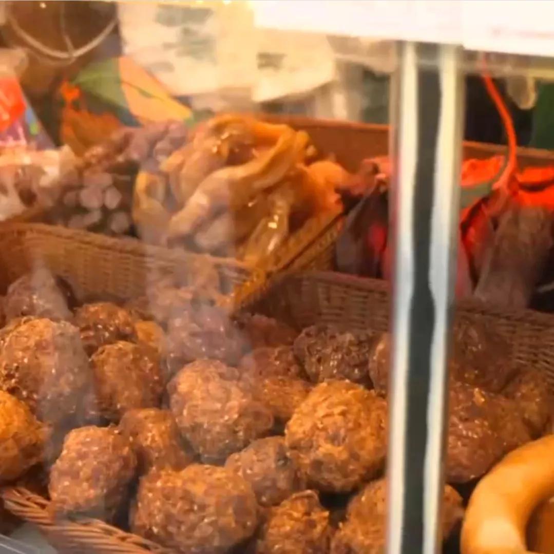 浙江男子把鸡和猪塞进大缸，靠278口大缸，一年销售额3000多万元