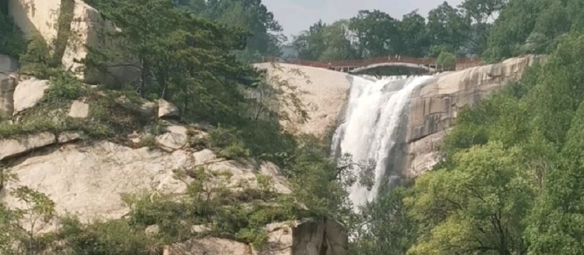 瀑布一泻千里的壮观景象,大自然奇观的十大瀑布