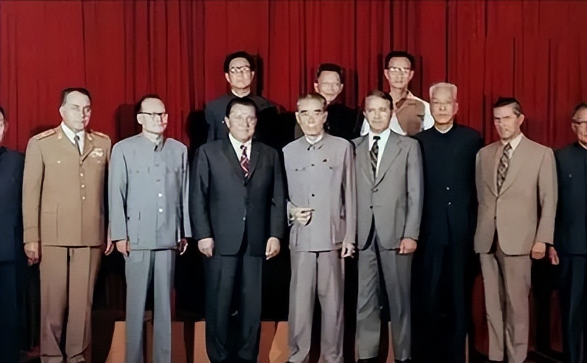 周总理逝世3小时后遗体被解剖，医生泪如雨下：总理该有多痛啊！