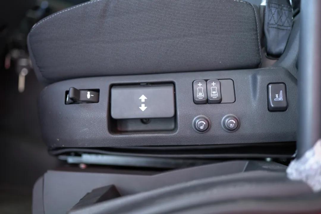 上汽红岩杰狮h6牵引车试驾报告,上汽红岩杰狮h6欧标版