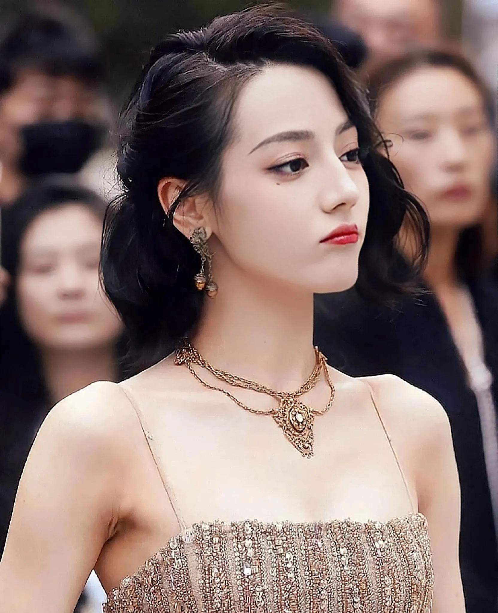 孙俪迪丽热巴,孙俪微博提到迪丽热巴