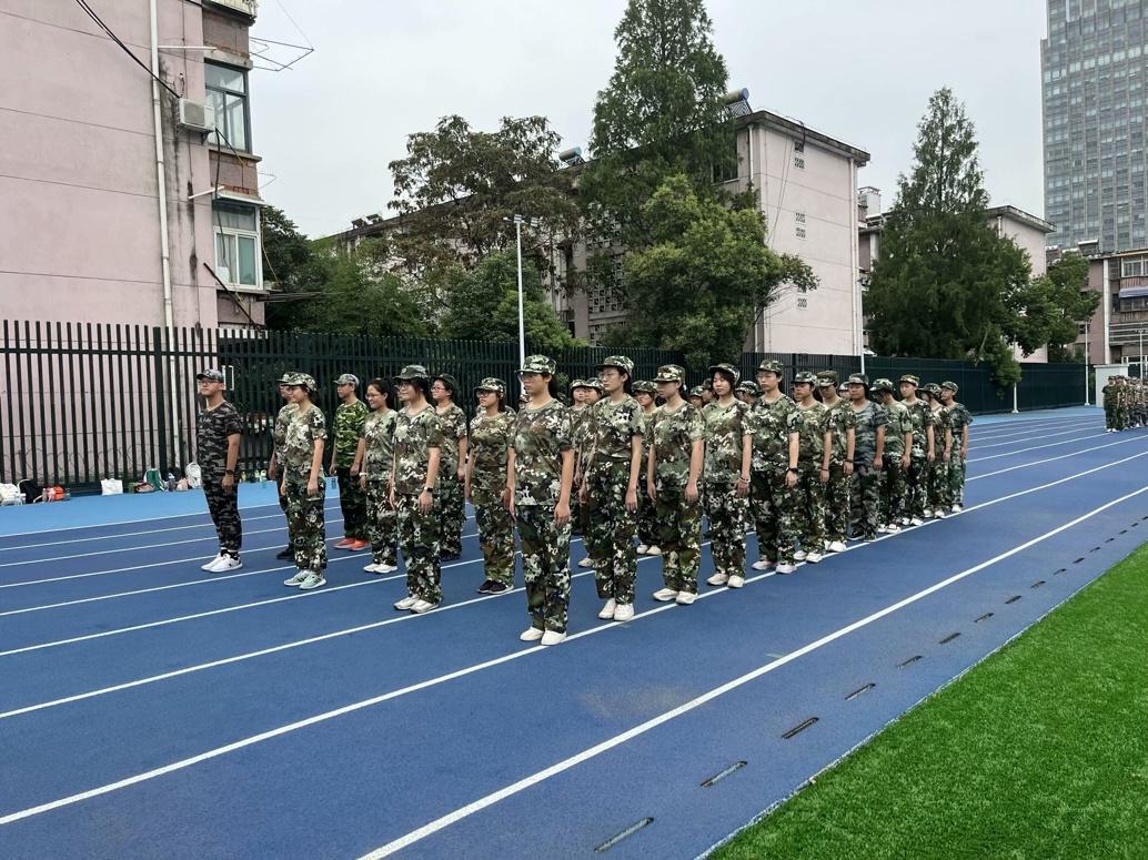 杩峰僵鍐涜绯诲垪,杩峰僵鍐涜鐗硅緫