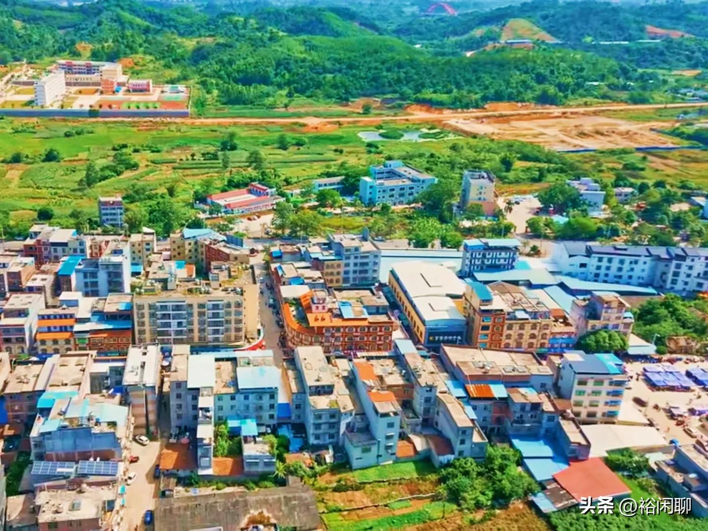 广西西部工业第一镇，是著名的铝材业基地，经济实力强悍