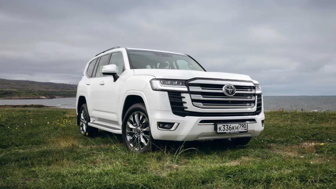 奔驰GLS100万起售是智商税？买新陆巡4年后提车，网友“等不起”