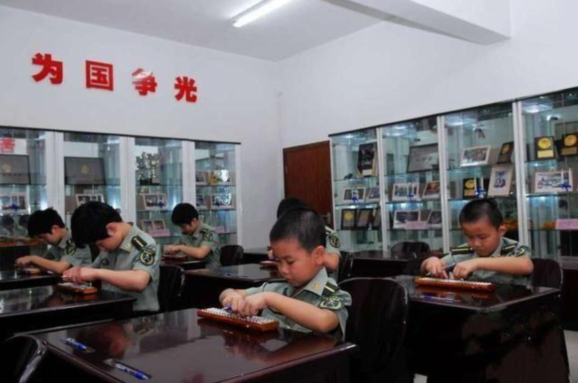 内蒙古六岁天才女孩特招入伍,内蒙6岁女孩入伍