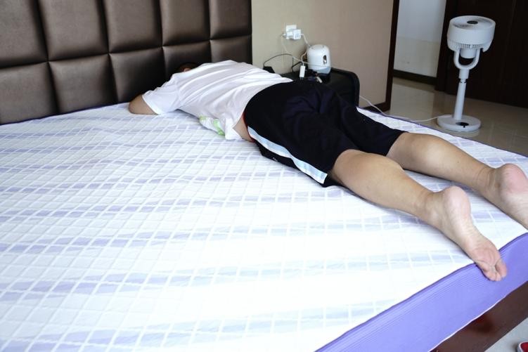 从拼多多买还是从京东上买好一些,小米8h网易严选床垫