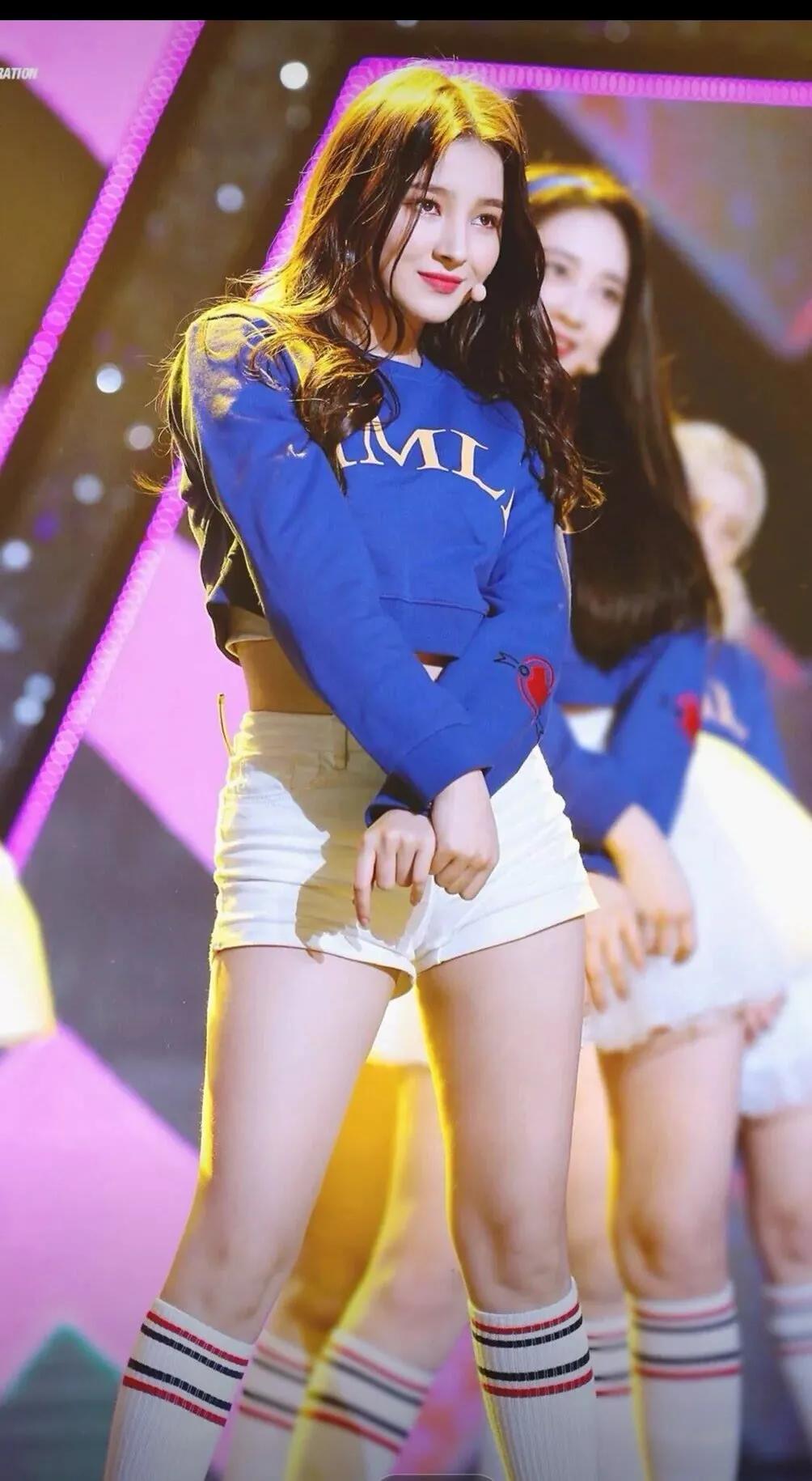 韩国女星李承利机场视频,韩国女星李承利歌曲