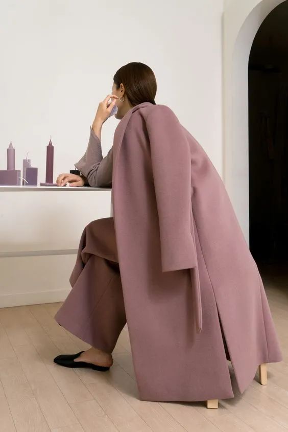 粉色搭配的高级穿法,粉色大衣穿搭高级感