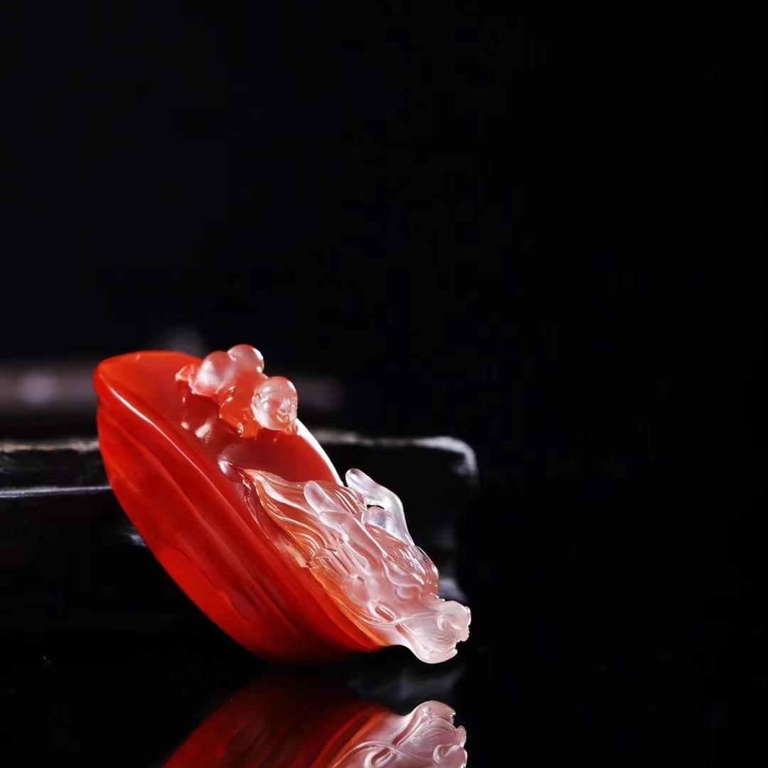 红色迷人眼，雕石入魔障，却要为五斗米折腰？