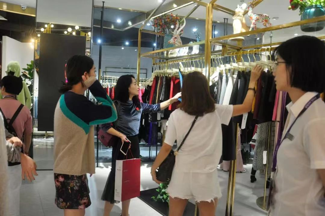 农村人在深圳摆摊能挣多少钱,摆摊卖干果生意好做吗