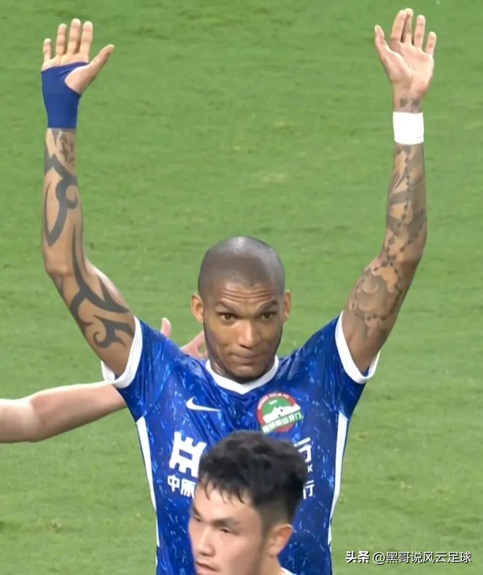 补时被100米球门绝杀,卡兰加梅开二次扳平