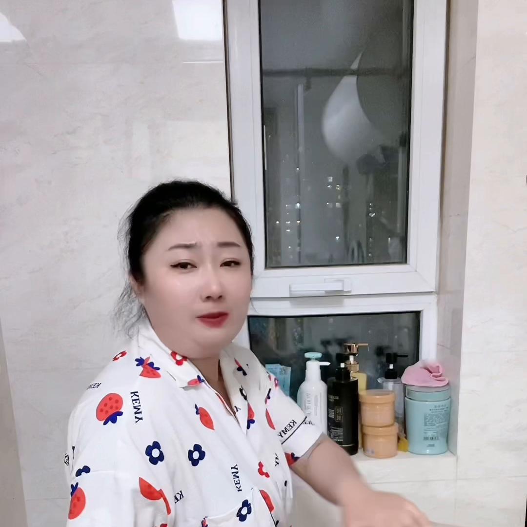 冰川磨砂沐浴露推荐变白留香,磨砂沐浴露推荐柠檬