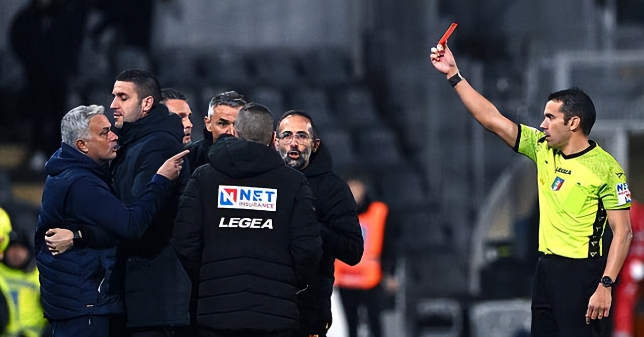 用三千字告诉你，穆里尼奥就是个替补席的熊孩子