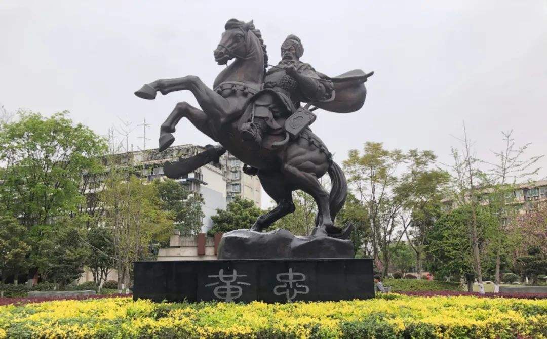 老三国关羽不服黄忠封五虎将,关羽不服黄忠封五虎将原视频