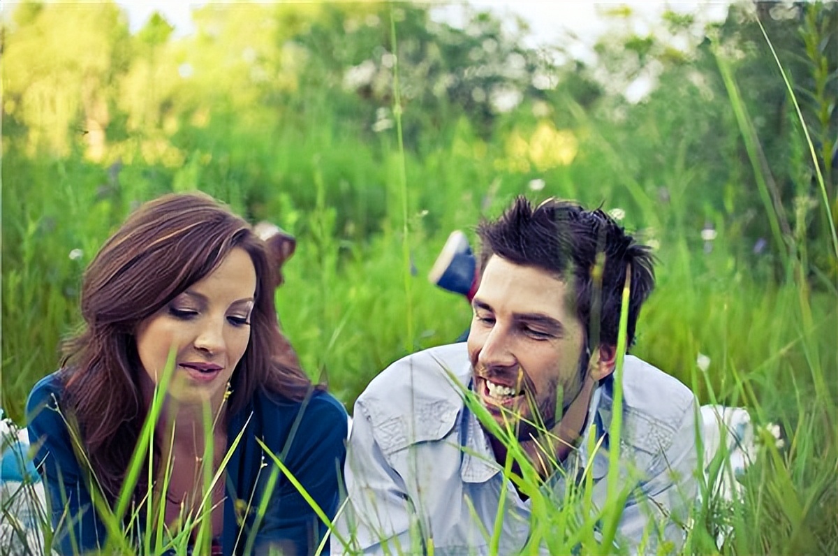 征服女人的心一定要靠眼神,如何征服女人的三件事