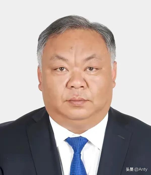 安徽歙县副镇长洪升,开网约车赚零花钱