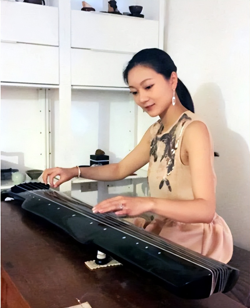 陈婷19岁声称不后悔嫁给张艺谋,19岁陈婷嫁给了谁