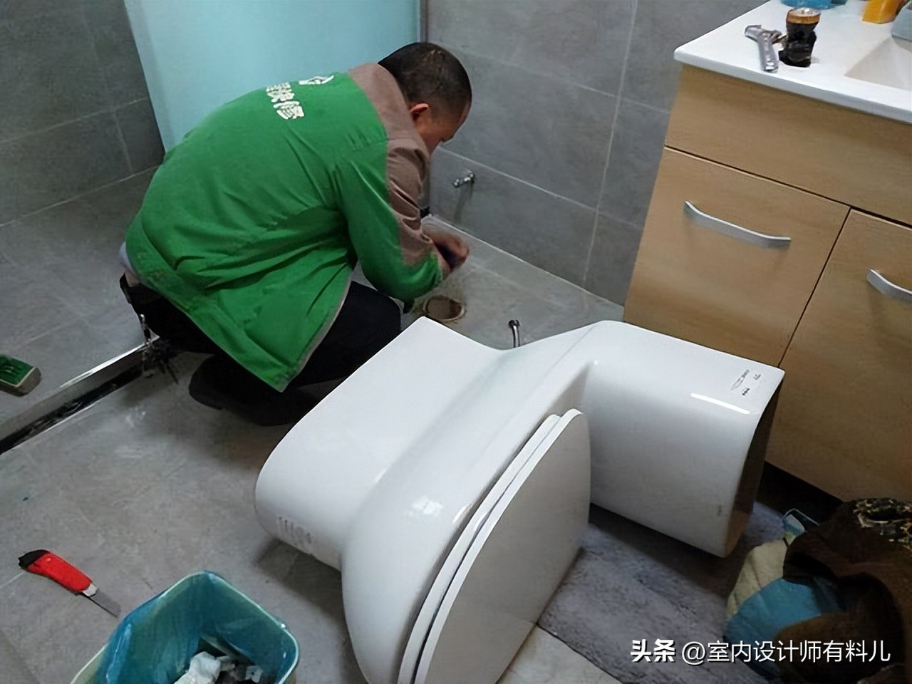 马桶用久了冲劲小了怎么办,马桶冲水无力倒一盆水才能冲下去