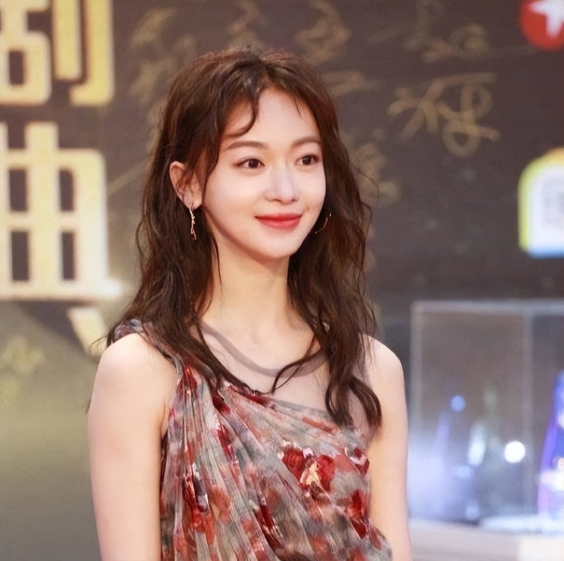 女明星红毯“尬历史”，一个比一个社死，恨不得没人认识她们