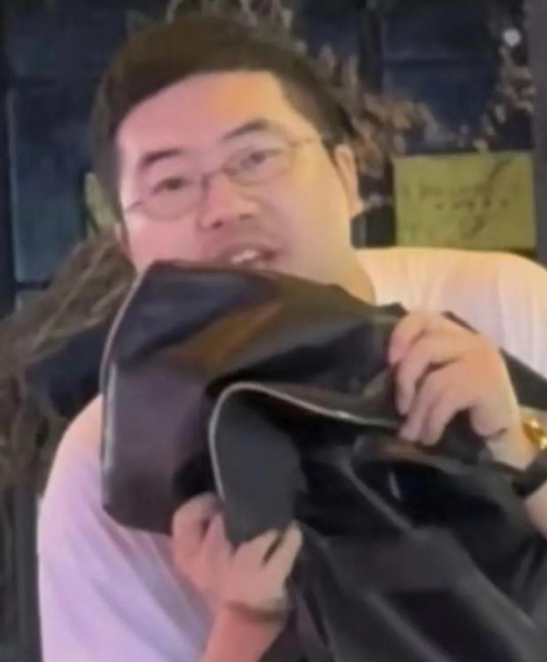 男子驾车在斑马线抢路被交警骂,长沙男子斑马线闯红灯骂人后续