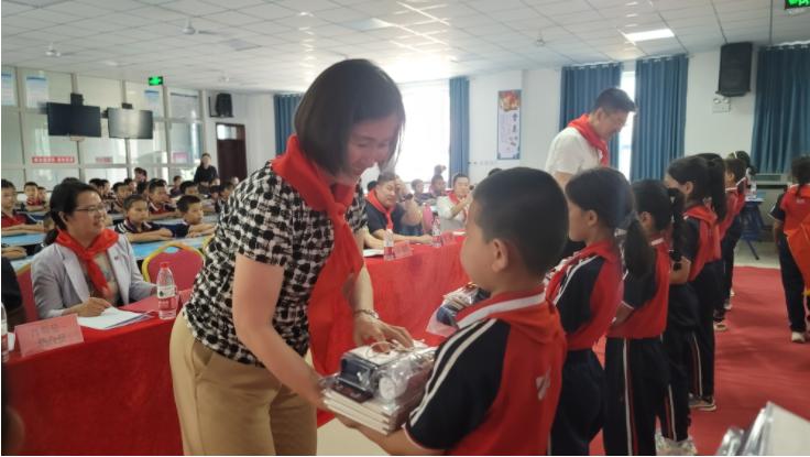 优秀爱国主义电影走进库尔勒市和什力克乡中心小学