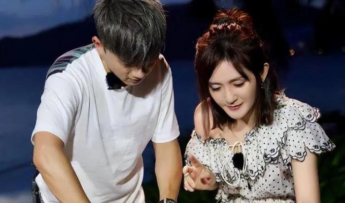 谢娜母女照片对比,谢娜晒两女儿合照