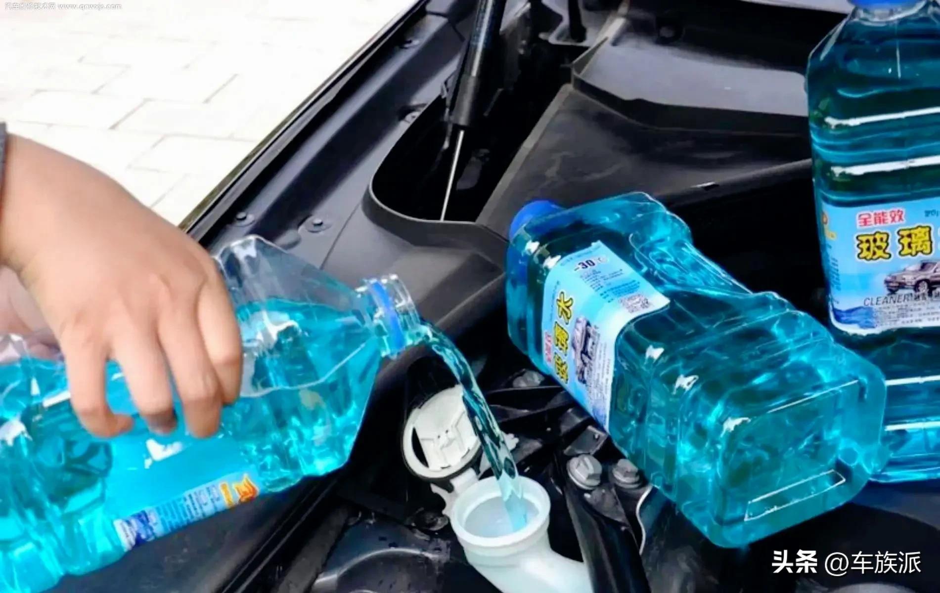 给车加玻璃水的注意事项,汽车添加玻璃水步骤图解