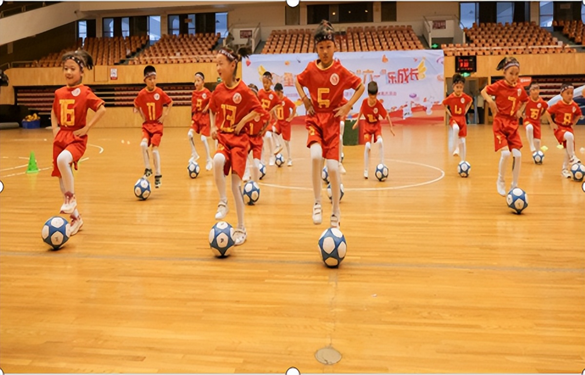 合肥市长江路幼儿园教育集团:举行“炫彩童年筑梦想舞动六一乐成长”庆六一亲子舞展示活动