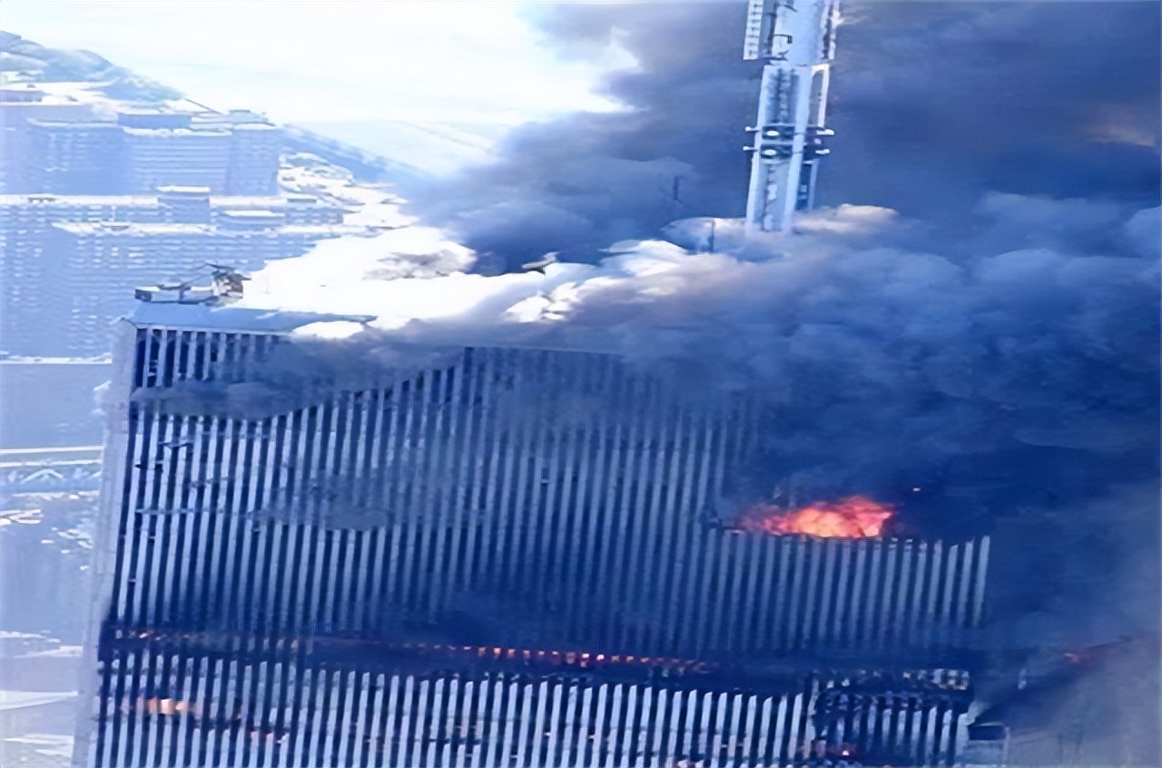 2001年飞机撞机事件视频,华裔空姐临终前录音