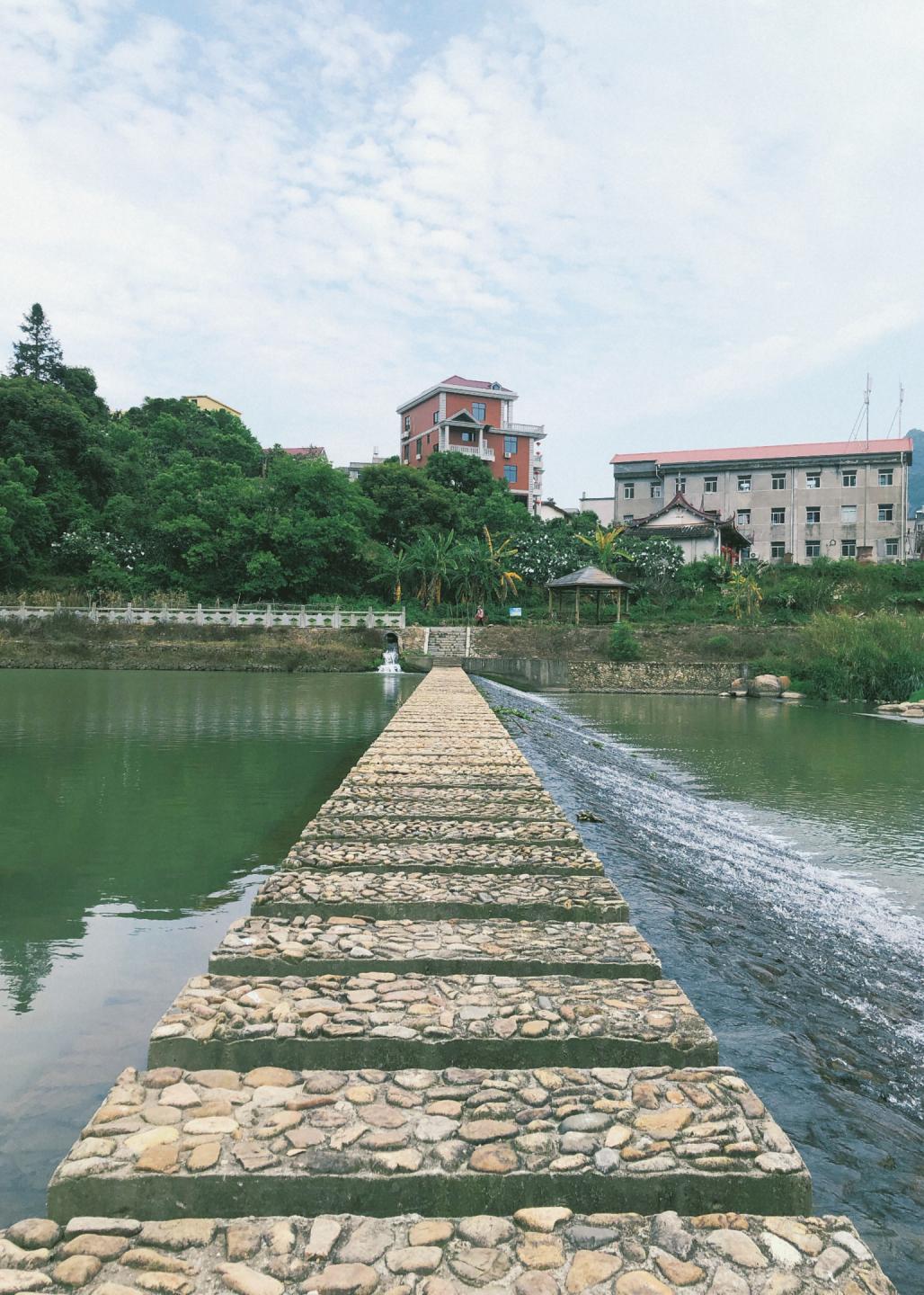 木兰风光好去处•达人带你去旅游|山环水绕清流如带——张洋村，一个藏在新县里的小村庄