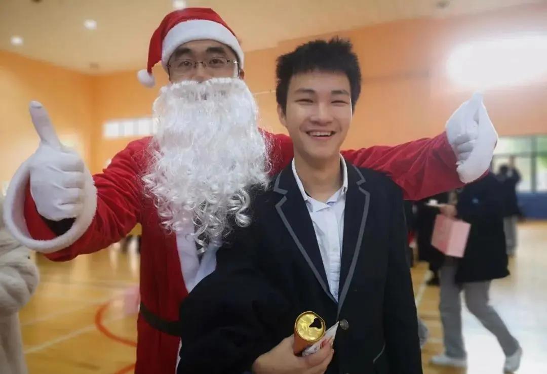 人间清醒男小囡！来自WLSA的足球小子拿下卡梅大热门专业