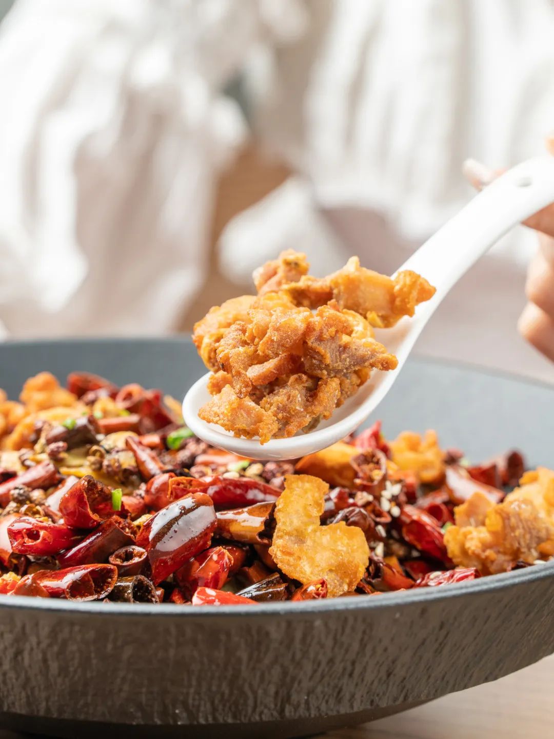 称霸江湖菜23年的“排队神话”又开新店！不讲故事只讲味道