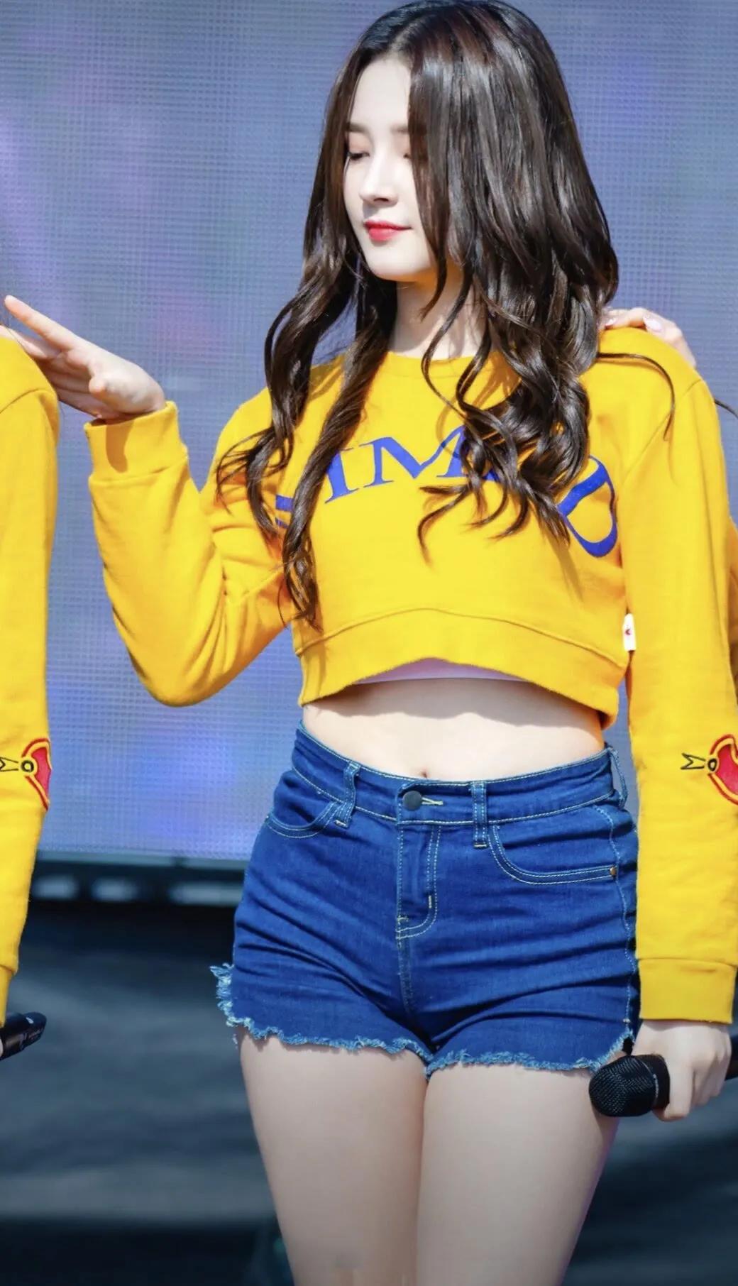 韩国女星李承利机场视频,韩国女星李承利歌曲