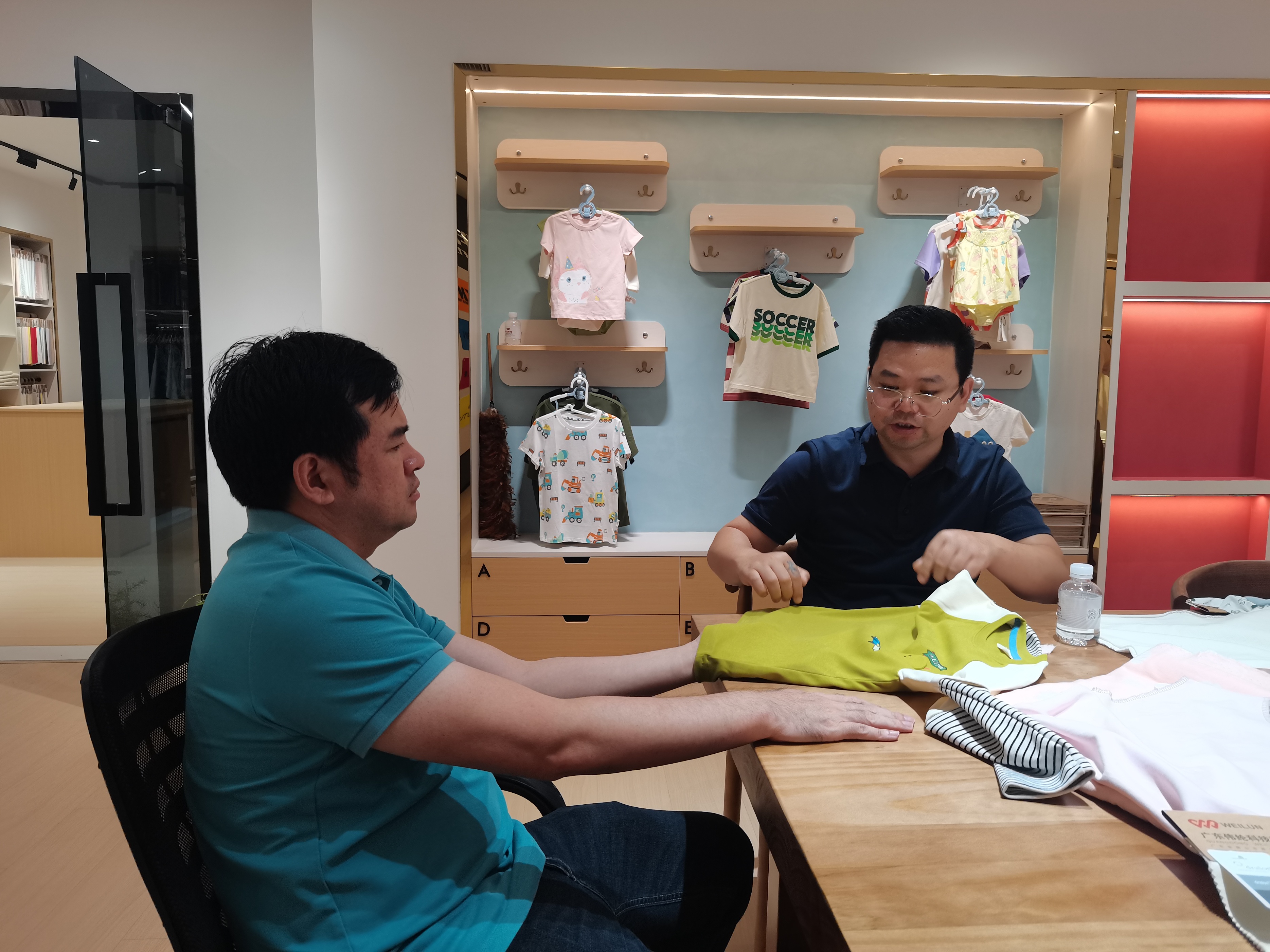 英氏组团到访参观伟纶科技有限公司