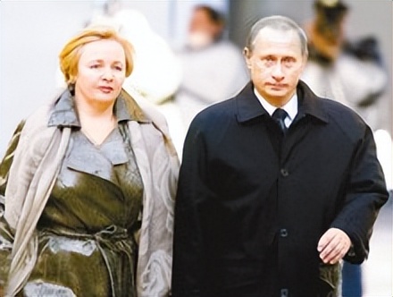 普京和体操女运动员卡娃视频,普京和体操冠军卡巴耶娃互动