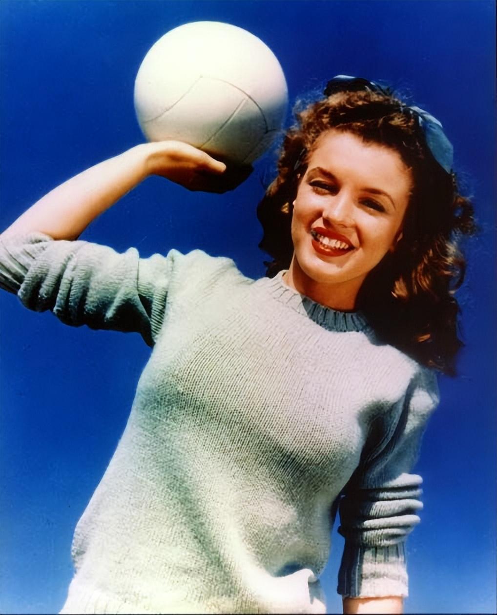 肯尼迪喜欢赫本还是玛丽莲梦露,梦露肯尼迪赫本是同时期的恋人吗