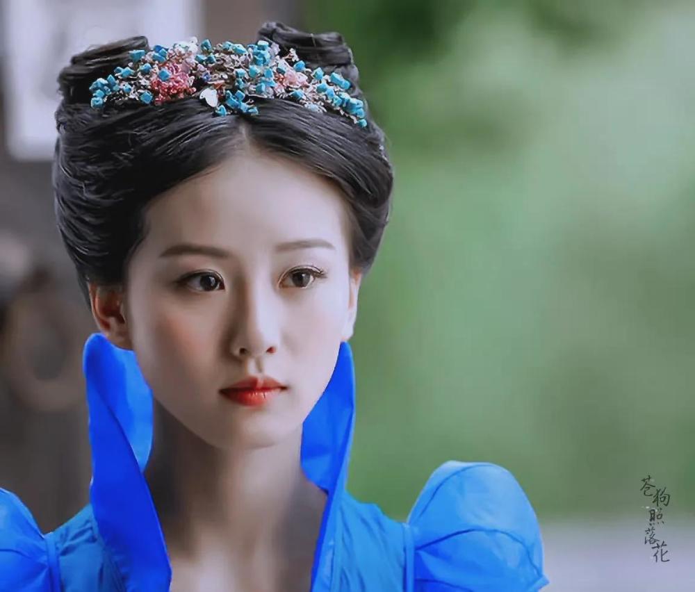 杨颖王楚然任敏霸屏,任敏新造型齐刘海