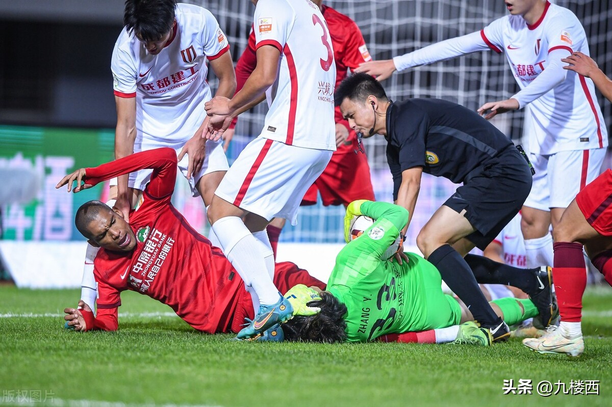 河南艰难：禁赛一年废了多拉多，联赛收尾再废卡兰加，专治不服？