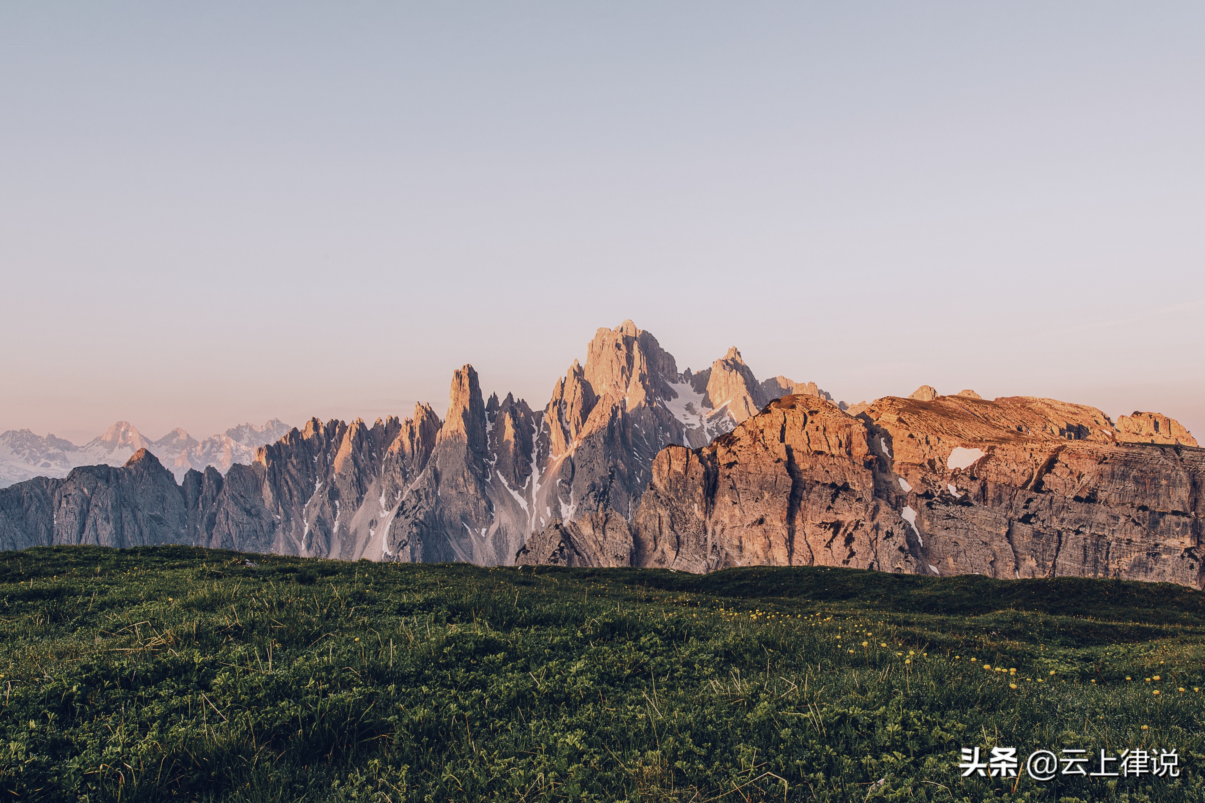 开发商说没有及时还清房款,开发商未按期交房贷款谁承担