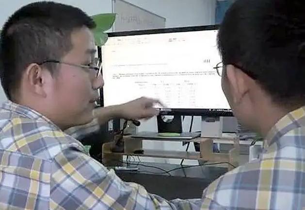 双胞胎周洋现状,湖北学霸双胞胎放弃名校照顾母亲