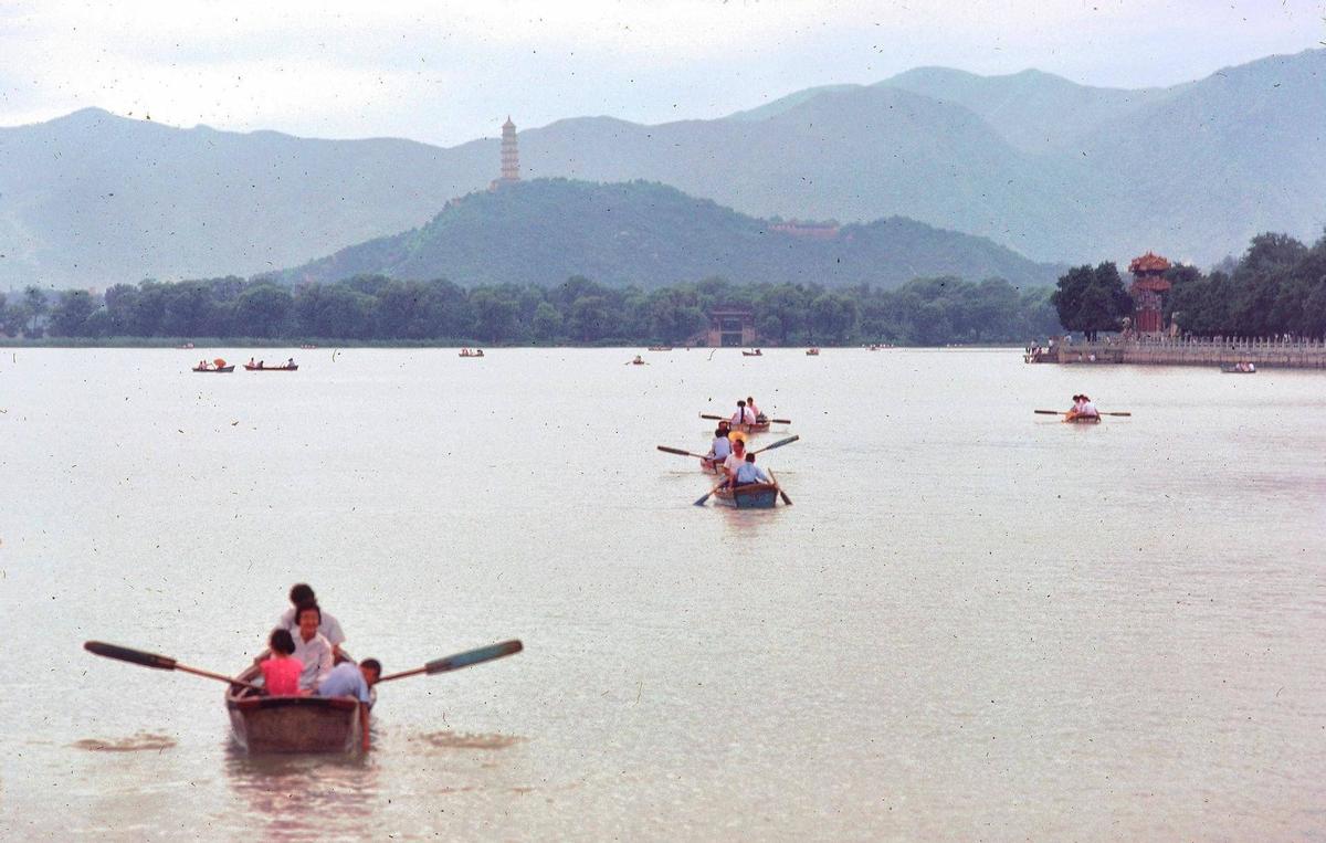 日军日记：*安妇慰**不服从管教，我很愤怒，用*刀刺**插入她的*体下**