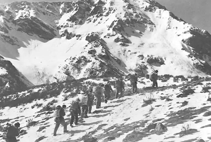 1973年，尤太忠给老政委*小平邓**送烟，*小平邓**拿到烟说了什么？