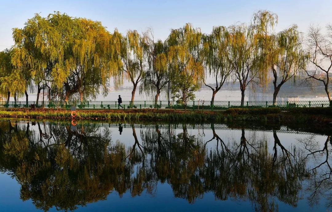 武汉竹叶海公园离竹叶海站有多远,武汉地铁竹叶海站晚霞