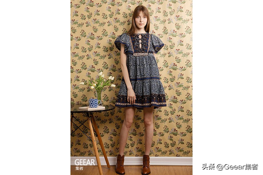 女士今年最流行直筒连衣裙,入秋潮流时尚连衣裙