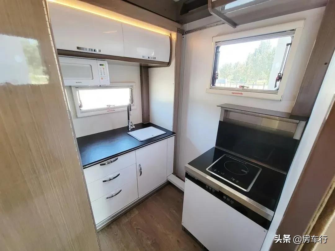 最新款进口顶级依维柯b型房车,依维柯房车推荐10万到20万之间7座