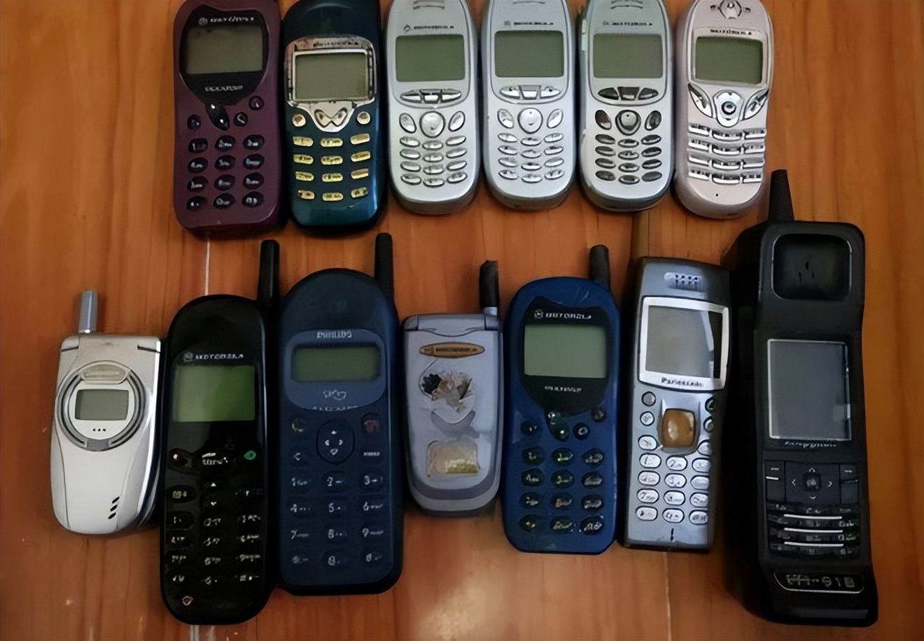 怀念当年的诺基亚摩托罗拉,摩托罗拉和诺基亚为什么迅速衰落