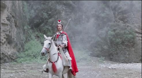 同样是演“俏罗成”，有人俊而不娘，有人油腻耍帅，放一起差距大