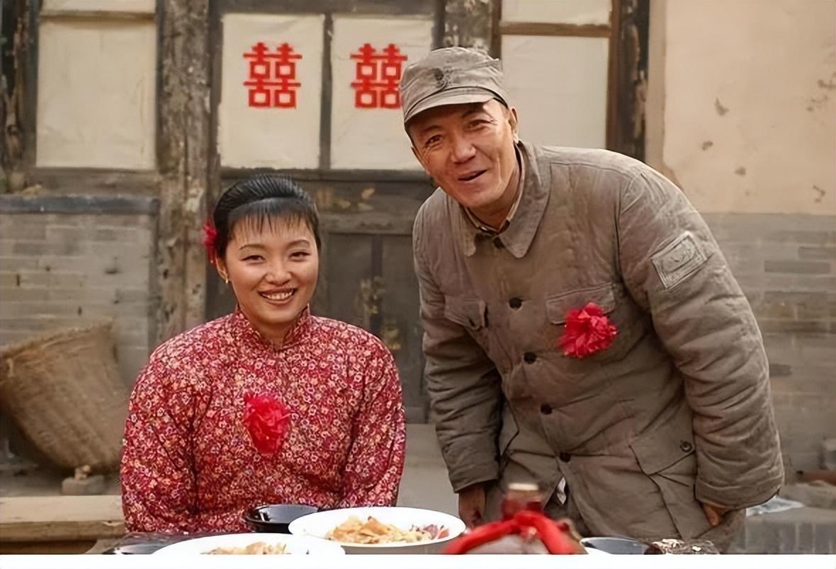 舍不得红唇眼线假睫毛，就别演女兵，这6位女星扮相才叫尊重观众